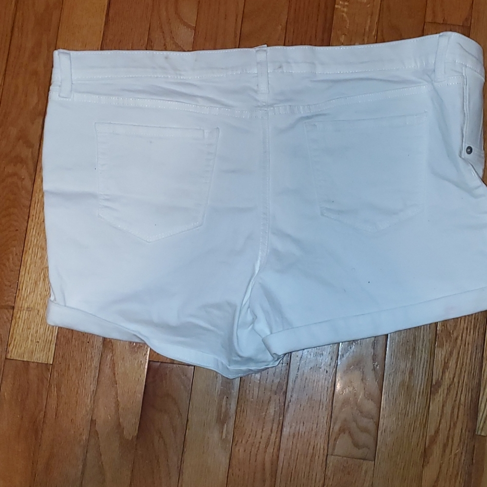 Liz lange Women's maternity white shorts - Picture 3 of 5
